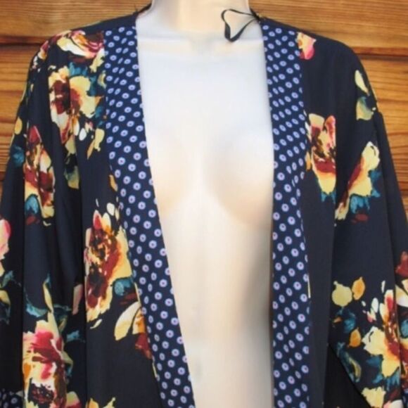 NWT  Blue Floral Kimono - Picture 4 of 8
